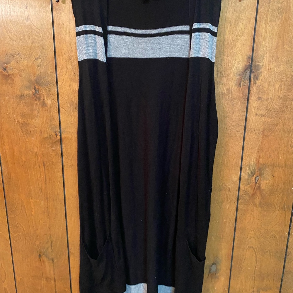 Valerie Stevens Black and Gray Cardigan